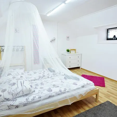 Apartment Bonbon Apartman Erlau